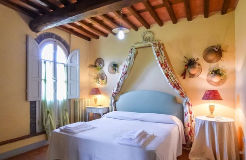 San Michele di Moriano Apartamento | Farba, apartment in a small wine farm with swimming pool
