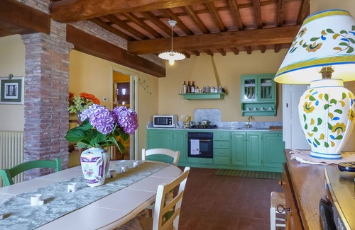 San Michele di Moriano Apartamento | Farba, apartment in a small wine farm with swimming pool