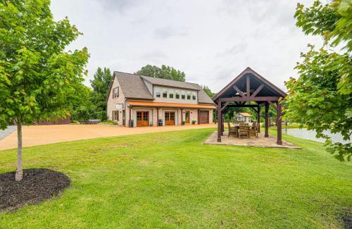Hernando Casa | Farm and Lake Views Rural Mississippi Loft Apt
