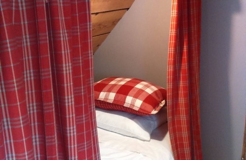 Espinchal Otro | Farm dating from 1870 for lovers of the great outdoors. Sleeps 8-10 in the Cézallier.