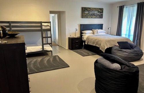 Murchison Otro | Farm Getaway near Nagambie with pool perfect for families or large groups!