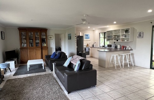 Bay Of Shoals Casa | Farm Home * + Air Con * Free WIFI * Beautiful Bush Views * Wildlife