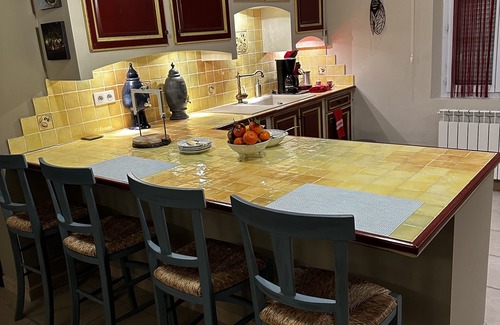 Jonquerettes Casa | Farm house, 5 miles from Avignon! Vineyard