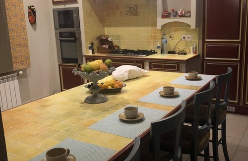 Jonquerettes Casa | Farm house, 5 miles from Avignon! Vineyard