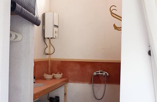 Milos Otro | Farm House at the Rivari Estate (sleeps 8/10)