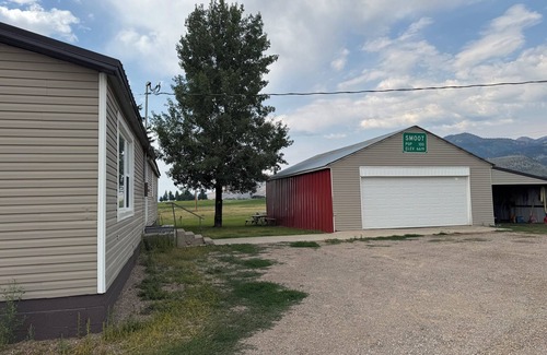 Geneva Casa | Farm house in Smoot. Close to hiking, snowmobiling, atv, and hunting spaces.