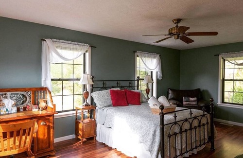 Harriet Otro | Farm house overlooking pastures by the Buffalo River. Perfect starry nights.