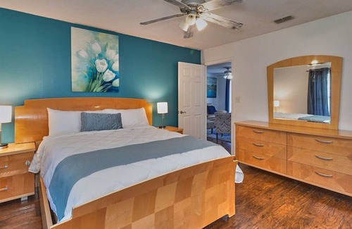 Durant Casa | Farm House Retreat - Park your RV - Camp in Style!