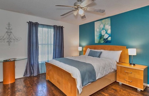 Durant Casa | Farm House Retreat - Park your RV - Camp in Style!