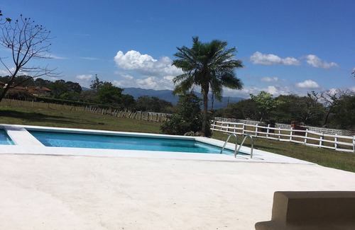 La Garita Casa | FARM IN THE CITY , HOUSE AND POOL 0.75 ACRES