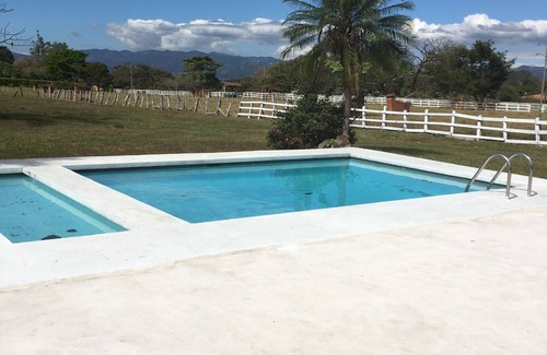 La Garita Casa | FARM IN THE CITY , HOUSE AND POOL 0.75 ACRES