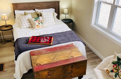 Simcoe Otro | Farm Market Retreat