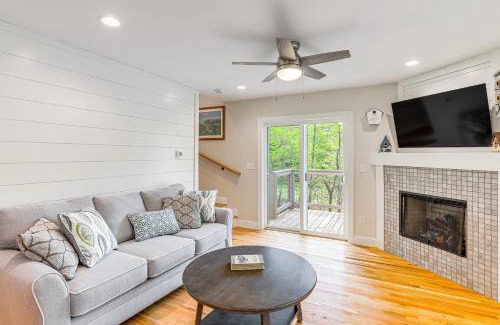 Hendersonville Casa | Farm On-Site Mtn-View Cottage in Hendersonville!