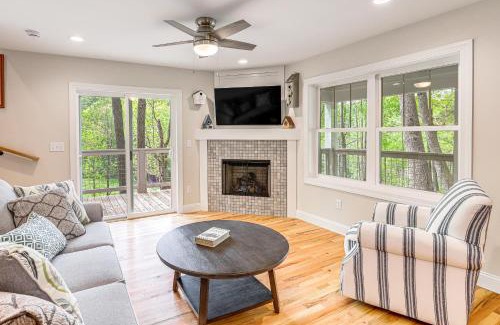 Hendersonville Casa | Farm On-Site Mtn-View Cottage in Hendersonville!