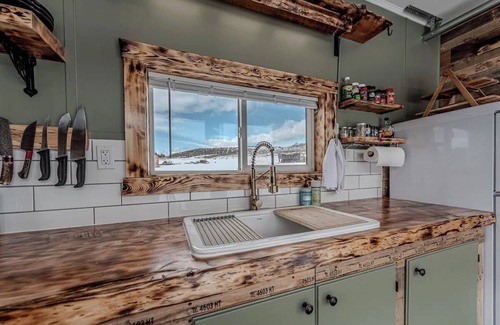 Ovando Apartamento | Farm Stay, 1-bedroom custom built shipping container on the river.