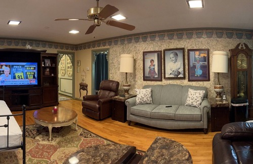 Live Oak Casa | Farm Stay 3 miles from Live Oak