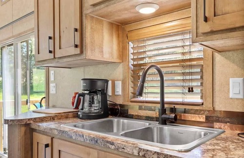 Wildwood Casa | Farm Stay w/Pool-15min to Chattanooga-3 Tiny Homes