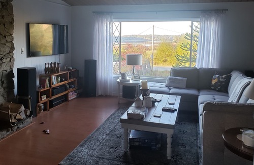 Salt Spring Island Otro | Farm stay with ponds and animals