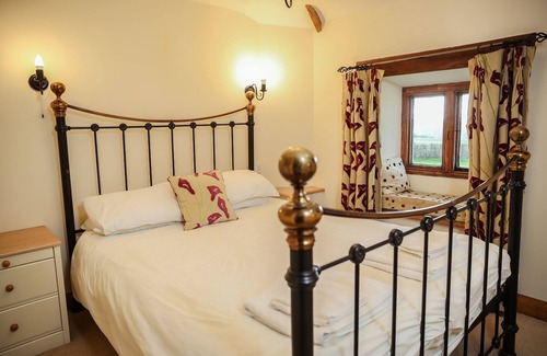 Rhyd-y-clafdy Otro | FARM WING - a house that sleeps 4 guests in 2 bedrooms