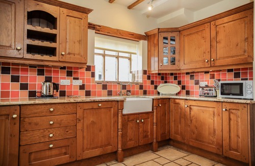 Rhyd-y-clafdy Otro | FARM WING - a house that sleeps 4 guests in 2 bedrooms