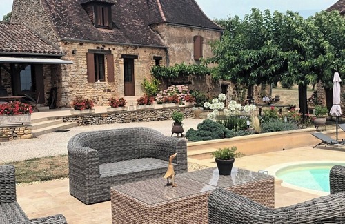 Sainte-Alvere Cabaña | Antigua casa de piedra, vallada, piscina privada climatizada, internet