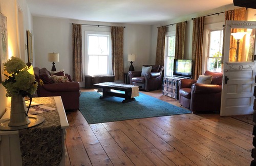 Denver Otro | Farmhouse 4 bedrooms, 4 ensuite bathrooms, Roxbury, NY