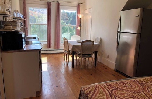 Denver Otro | Farmhouse 4 bedrooms, 4 ensuite bathrooms, Roxbury, NY