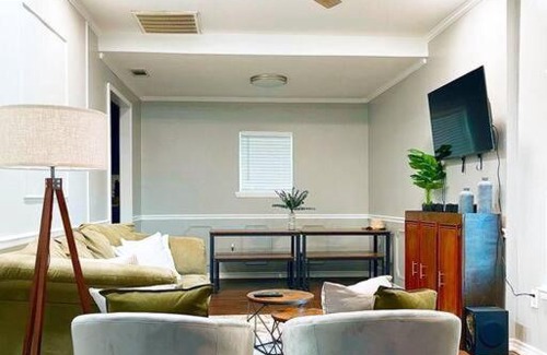 Grapeland Casa | Farmhouse Bungalow