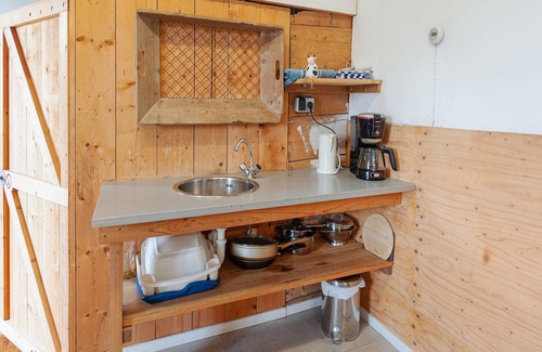 Burum Apartamento | Casa rural en Lauwers con barco de remos