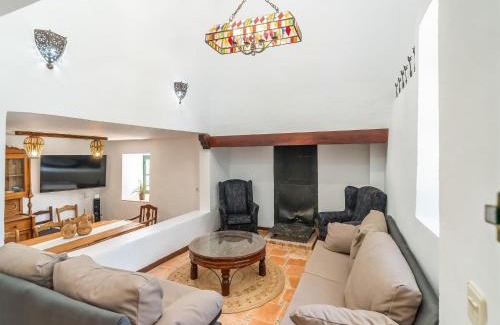 Priego de Córdoba Casa | Farmhouse in Andalusia near Tiñosa Peak