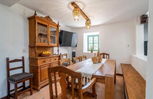 Priego de Córdoba Casa | Farmhouse in Andalusia near Tiñosa Peak