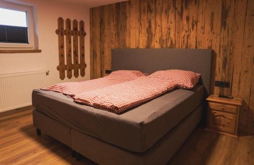 Bramberg am Wildkogel Casa | Farmhouse in Bramberg with Sauna & Ski Access, cleaning included