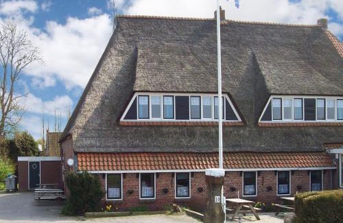 Holwerd Casa | Farmhouse in Holwerd near the Sea, cleaning included