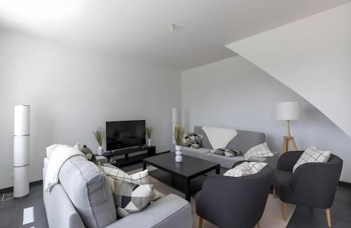 Laigne-en-Belin Apartamento | Farmhouse in Laigné near Le Mans Circuit