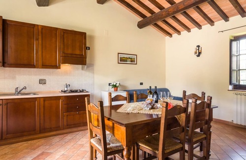 Ramazzano Casa | Farmhouse in Perugia with Hot Tub, Swimming Pool, Garden, BBQ