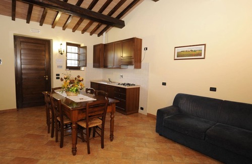 Ramazzano Casa | Farmhouse in Perugia with Hot Tub, Swimming Pool, Garden, BBQ