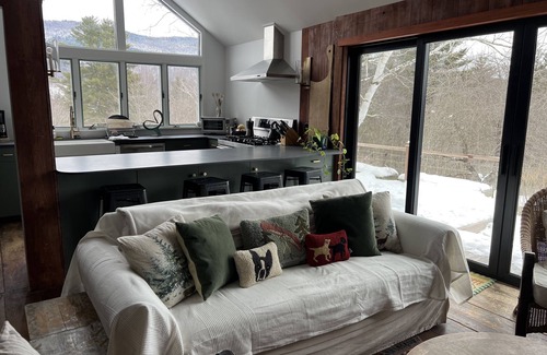 South Londonderry Otro | Farmhouse in South Londonderry - great amenities and really close to ski resorts