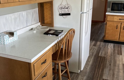 Kenton Casa | Farmhouse - in the country but close to everything. 4 bedrooms-Sleeps 10