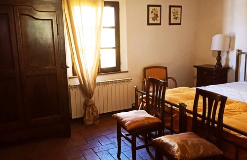 Sovicille Otro | Farmhouse in the hills of Siena, exclusive use with pool, large garden, A/C, 8p