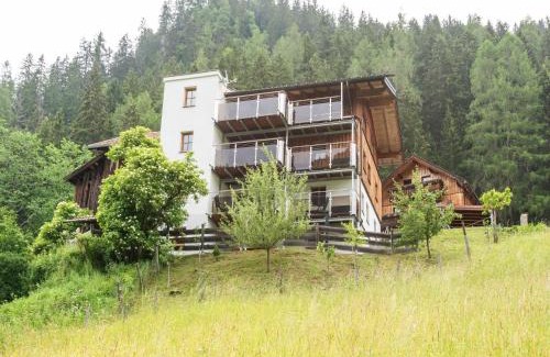 Tobadill Apartamento | Farmhouse in Tobadill with Mountain Views