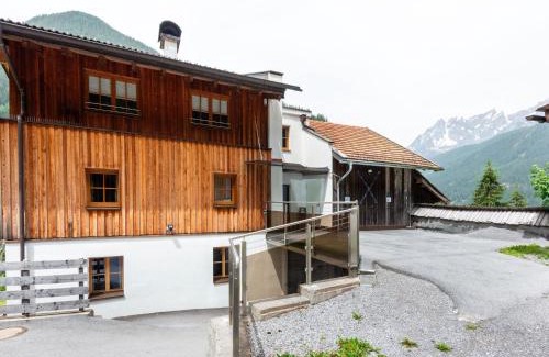 Tobadill Apartamento | Farmhouse in Tobadill with Mountain Views
