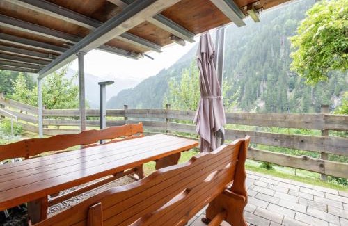 Tobadill Apartamento | Farmhouse in Tobadill with Mountain Views