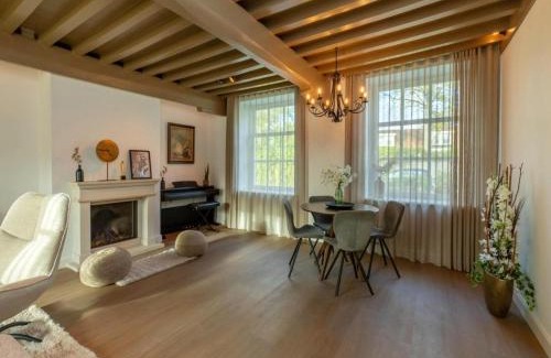 Heinkenszand Casa | Farmhouse in Zeeland with Windmill Views
