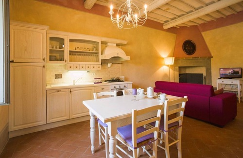 Castiglion Fibocchi Apartamento | Farmhouse San Pietro apartment Violetta