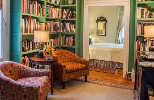 Ithaca Casa | Farmhouse Luxury Sleeps six Great location Majestic views and cozy atmosphere