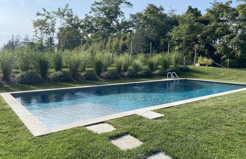 Shelter Island Casa | Casa de campo enclavada en una pradera, piscina, cerca de playas y ubicada en el centro.