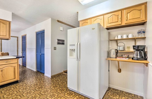 Pickerington Casa | 5-Acre Vacation Home w/ Woods & Hiking Ground