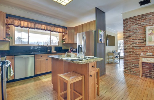 Bethlehem Casa | Farmhouse on Ammonoosuc River Near Cannon Mountain