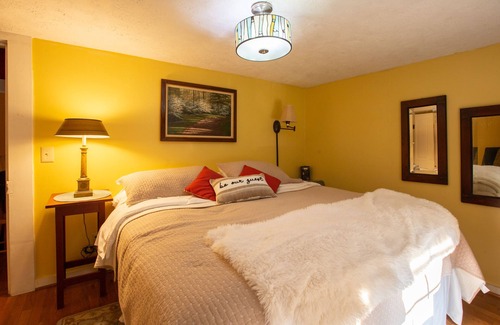 Laurel Springs Otro | Farmhouse on Little Peak Creek Farm!