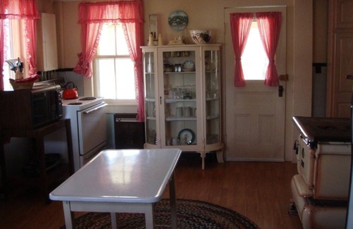 Otis Otro | Farmhouse on Otis Pond